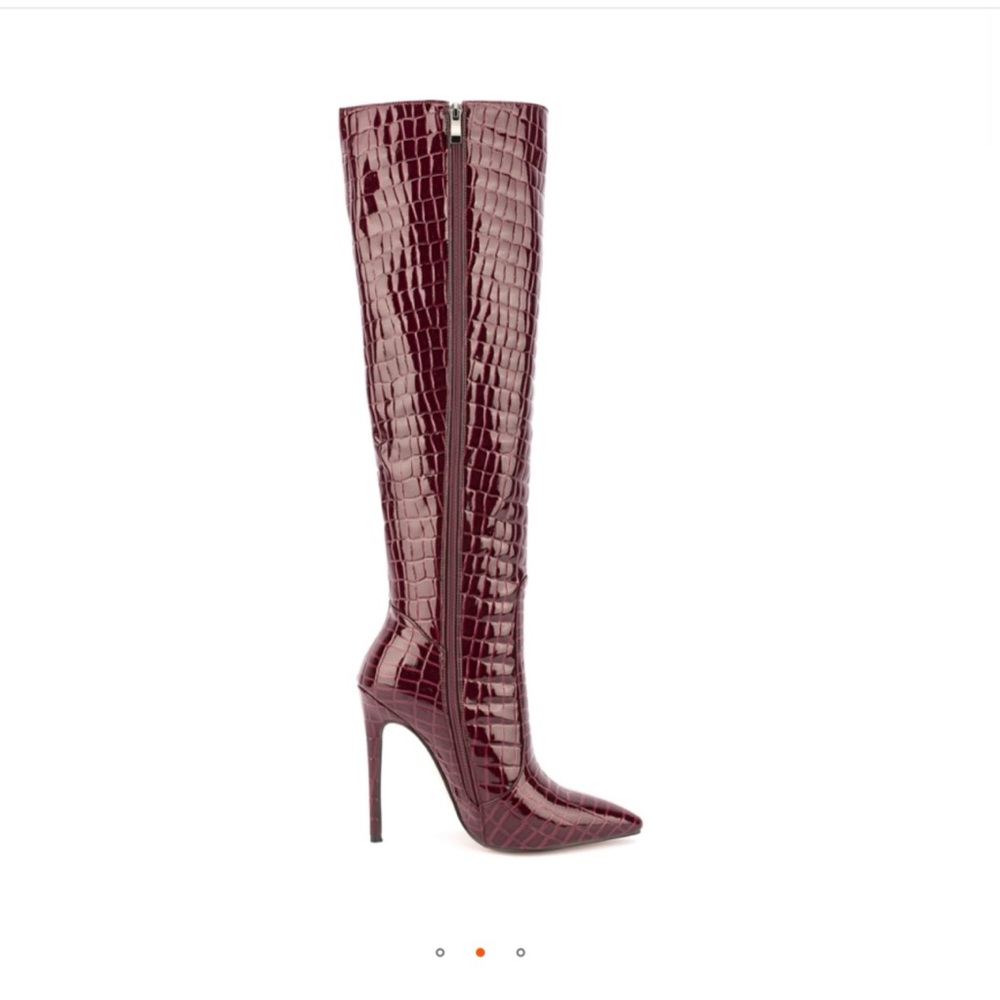Chic Burgundy Croc-Embossed Heeled Boots